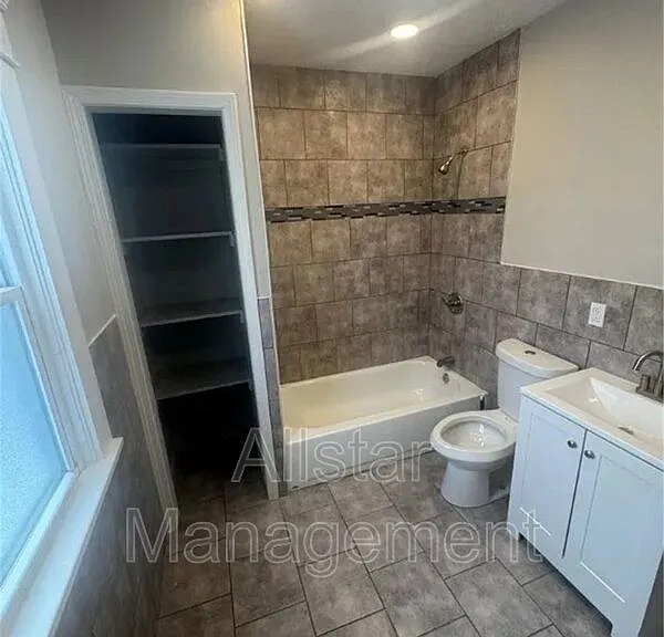 521 E 109th St — Photo 15