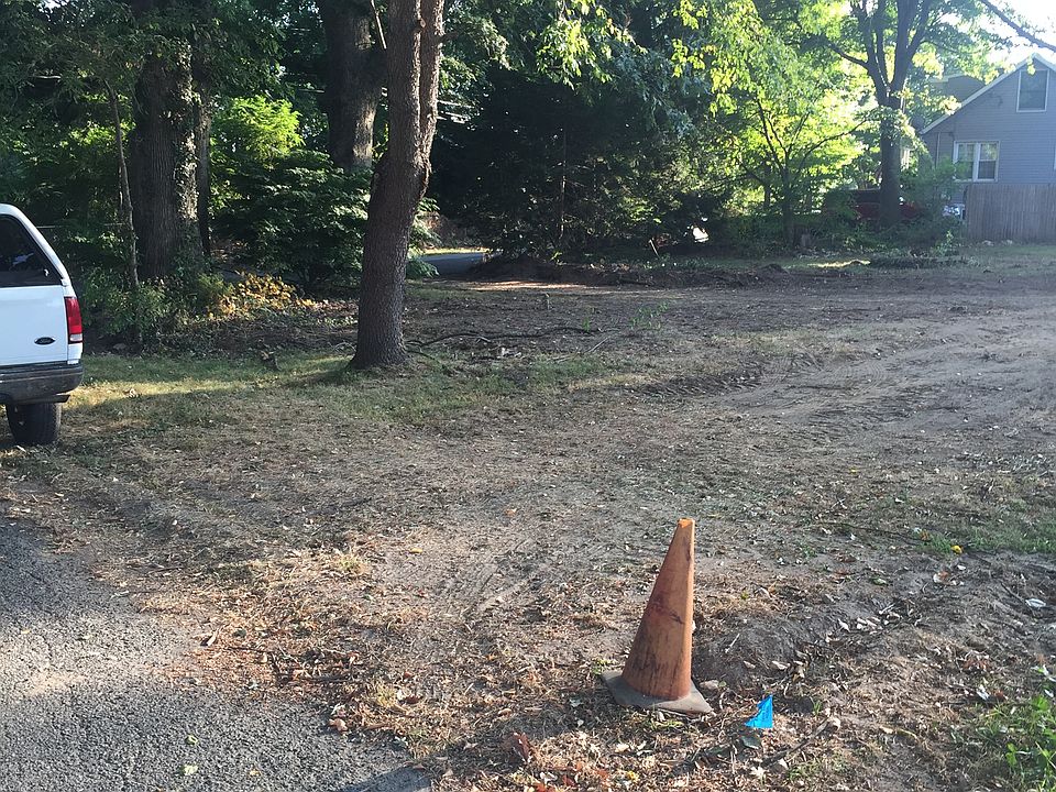 2nd image of 160 Lincoln Ave