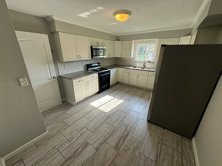 306 Overhill Pl — Photo 4