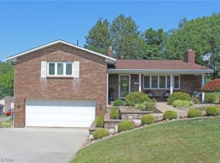 240 Manor Dr, Wellsburg, WV 26070