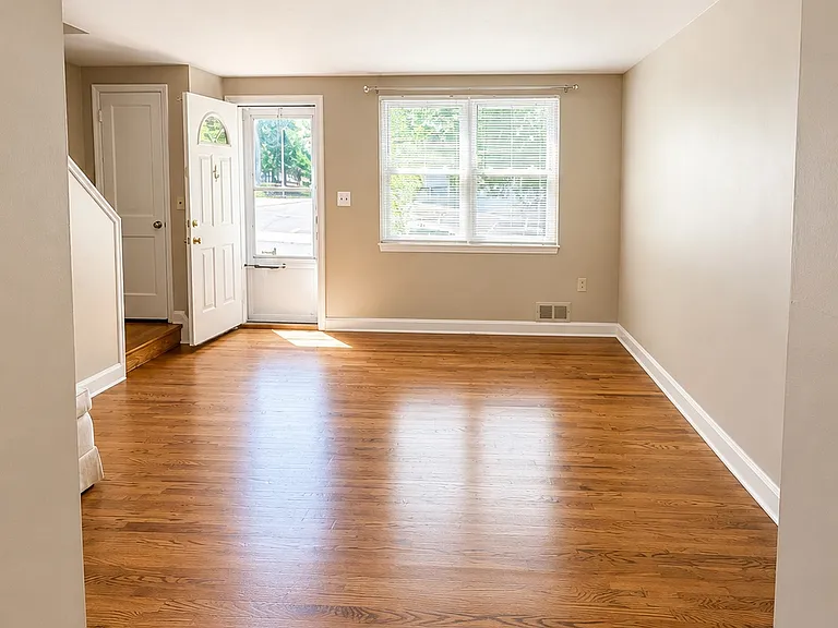 8425 Willow Oak Rd — Photo 2