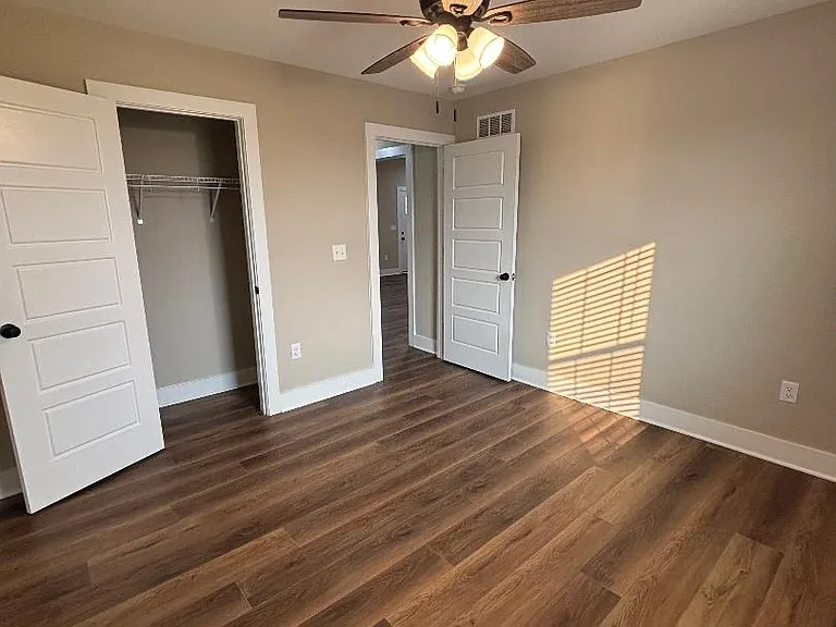 235 Brook Cv — Photo 13