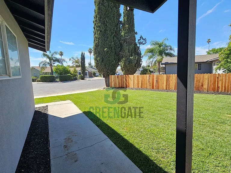 901 Valente Way — Photo 5
