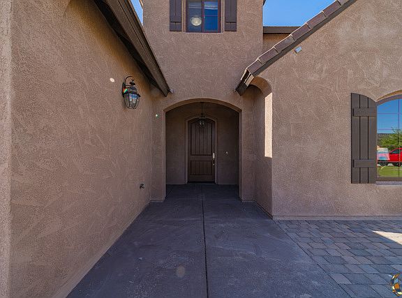 3rd image of 2025 Chaparral Dr