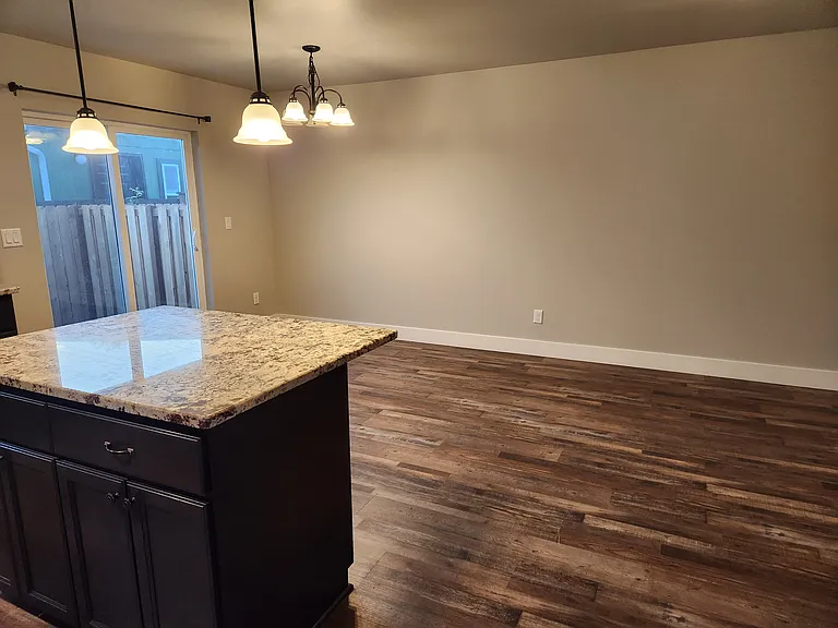 2442 Queen Ave SE — Photo 6