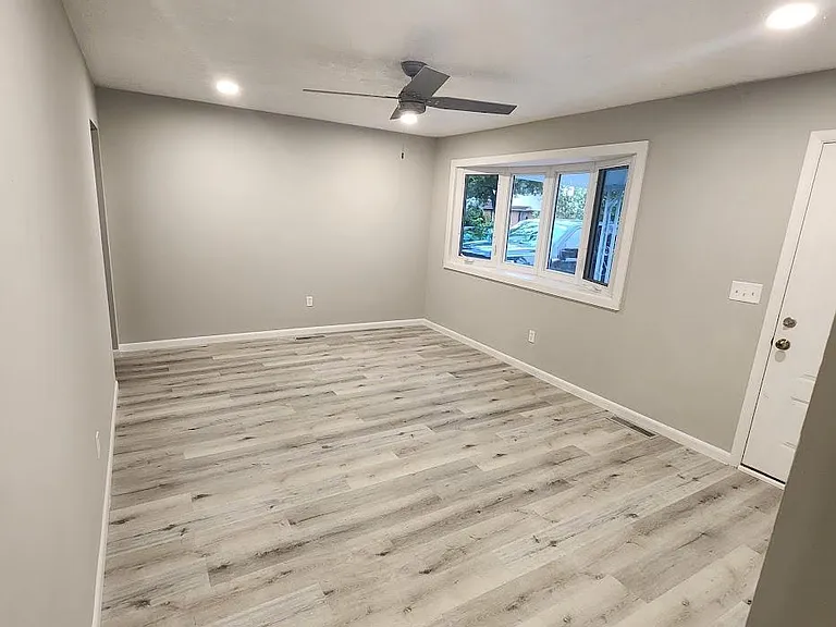 10913 Maplehill Dr — Photo 7
