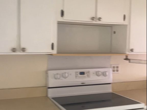 4th image of 613 SE 23rd Pl