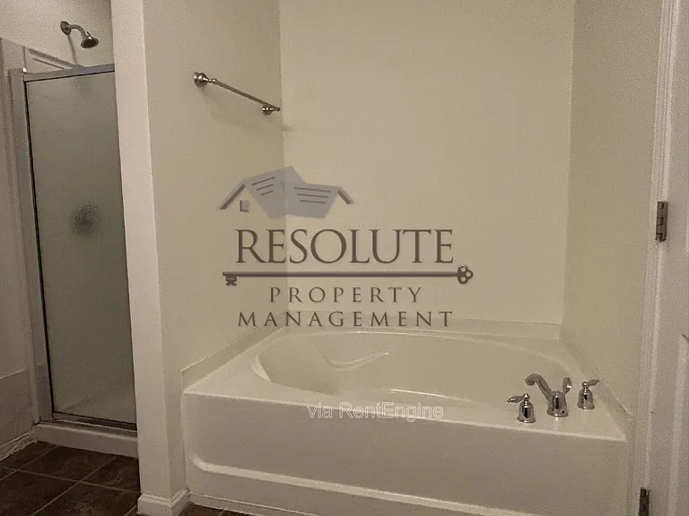 318 Anterbury Dr — Photo 11