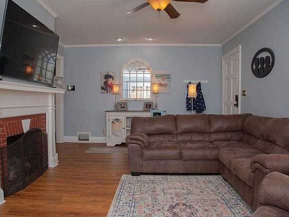 5th image of 1204 Parkside Dr