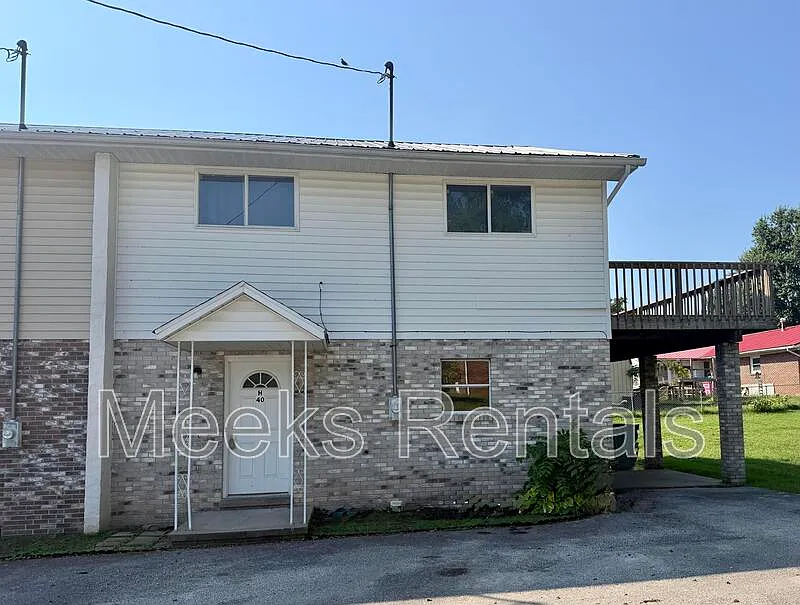 40 Maple Ln