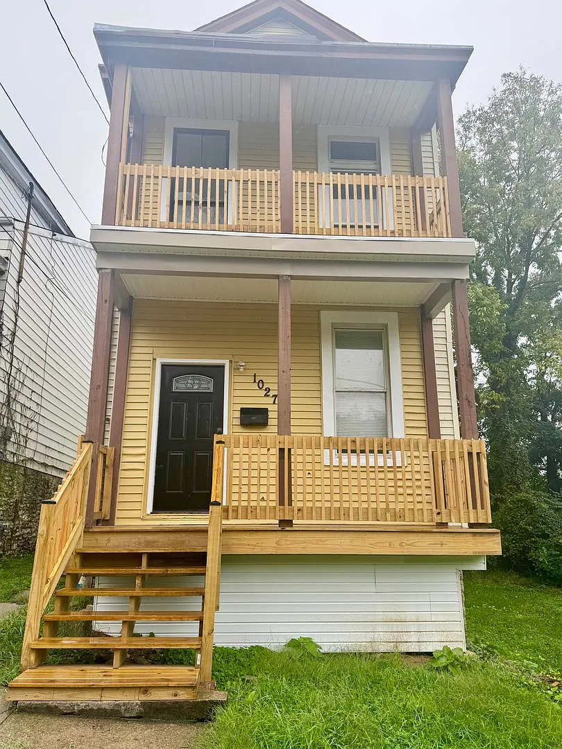 Spacious 3 Bed 2 Bath House For Rent — Photo 1