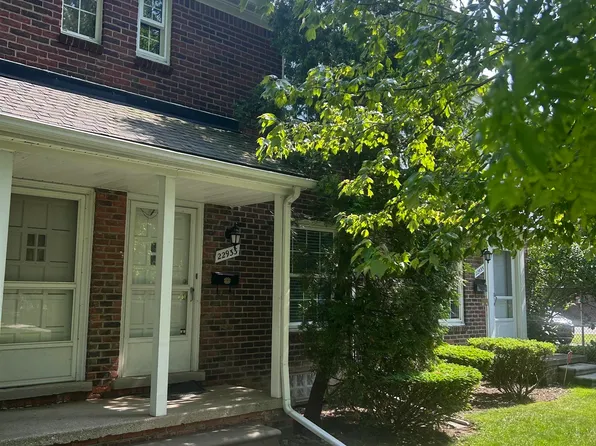 22933 Gary Ln, Saint Clair Shores, MI 48080