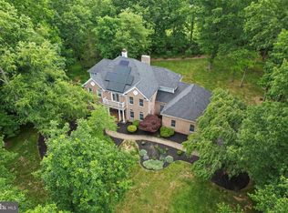 4 Pond View Ln, Titusville, NJ 08560