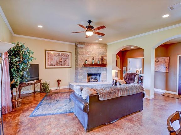 5th image of 1610 Skyline Dr