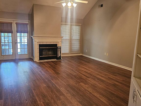 3rd image of 8675 Sandy Hill Cv E