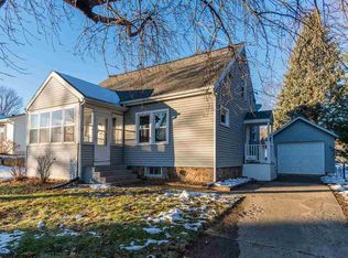 513 8th St, Baraboo, WI 53913