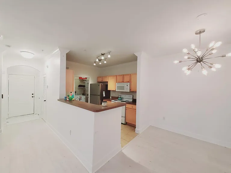 Kitchen/dining room, hallway
