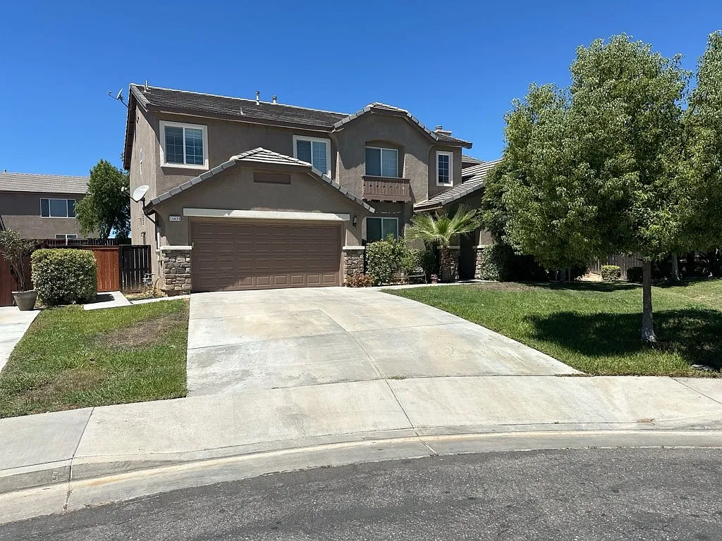3 bed, 2.5 bath, 2520 sqft, $3,100 — Photo 1