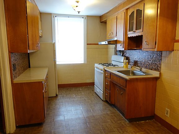 5th image of 1552 Benson Ave