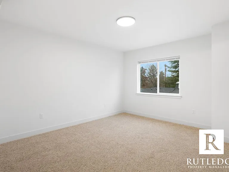 565 G St #1 — Photo 11