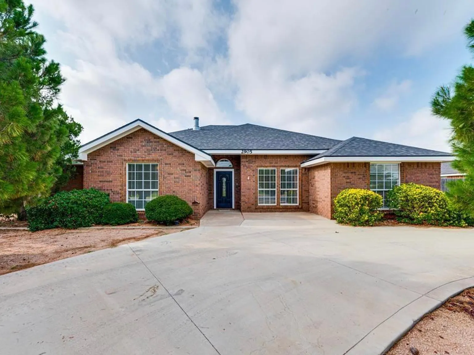 2905 Bluebird Ln — Photo 3