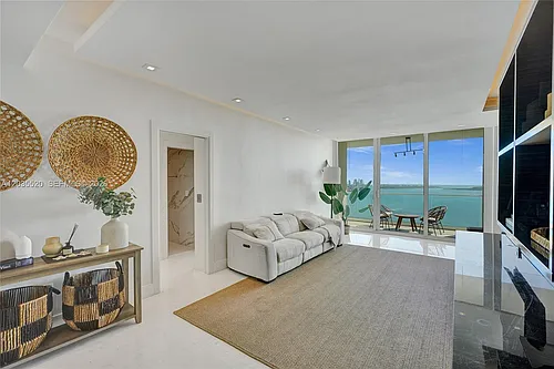 800 Claughton Island Dr Photo 1