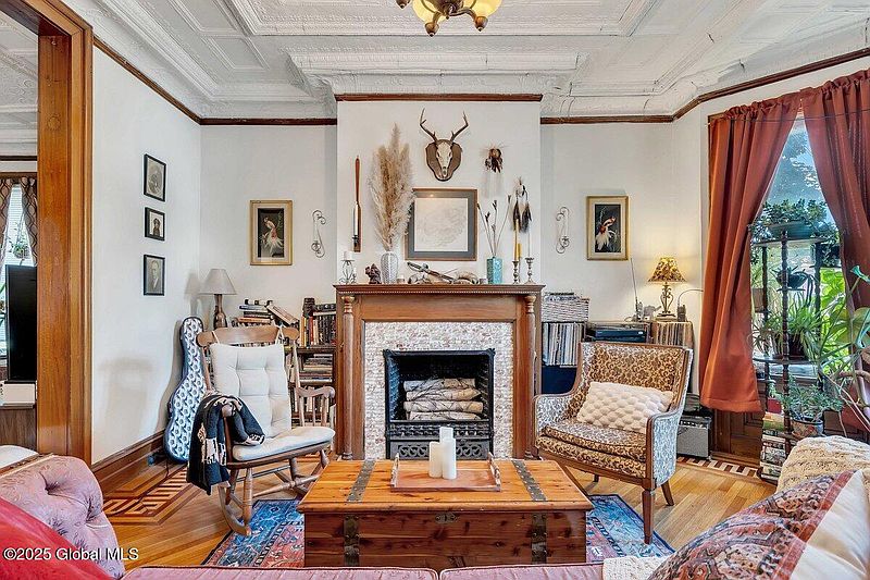 5th image of 23 N Perry Street