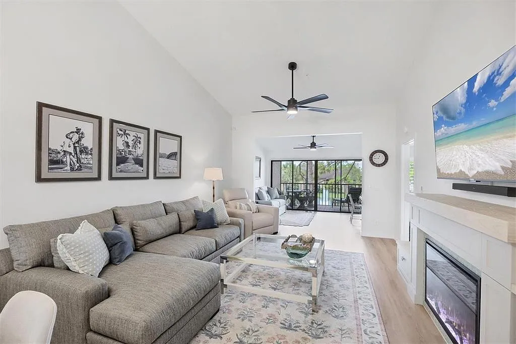 2 bed, 2.0 bath, 1232 sqft, $5,250 — Photo 2