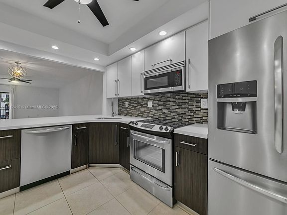 3rd image of 6901 Edgewater Dr APT 215