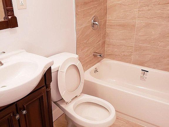 3rd image of 2035 W Nedro Ave #2033