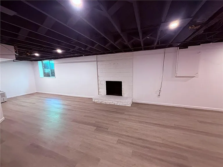 6651 Castleton Dr — Photo 30