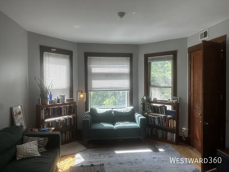 2035 N Sawyer Ave #2 — Photo 4