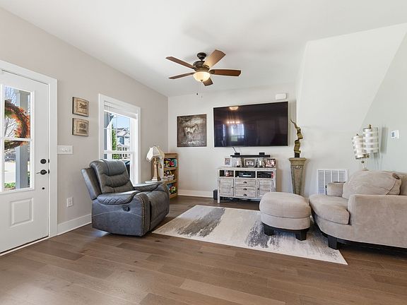 5th image of 27 Sycamore Rdg W