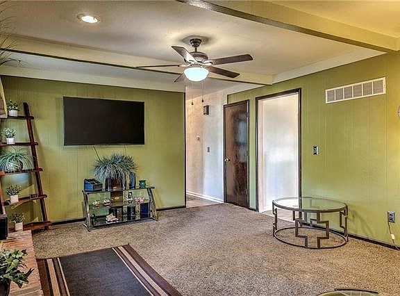 3rd image of 4825 Hedges Ave
