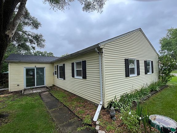 3rd image of 1008 Shumway Ave