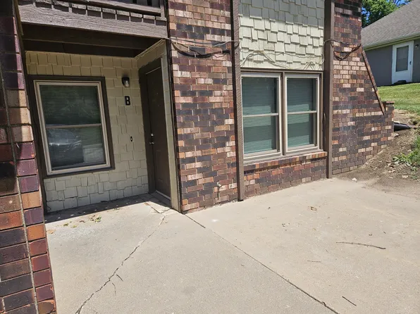 11819 County Road 438 APT B, Saint Joseph, MO 64505