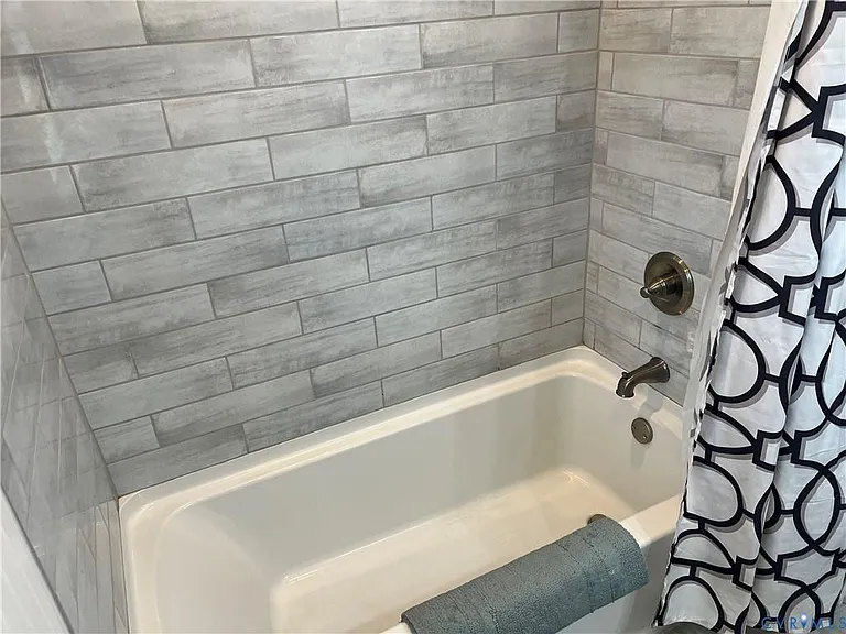 2200 Lauderdale Dr — Photo 8