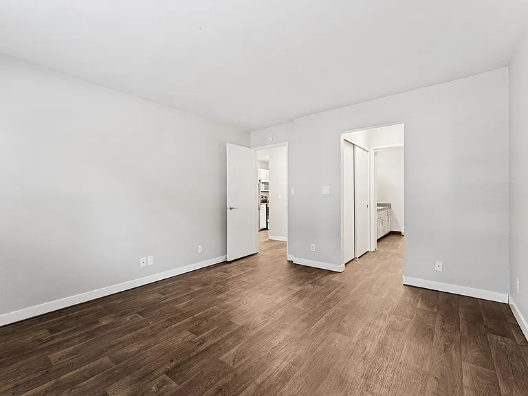 Bedroom | 1-Bedroom | Clermont