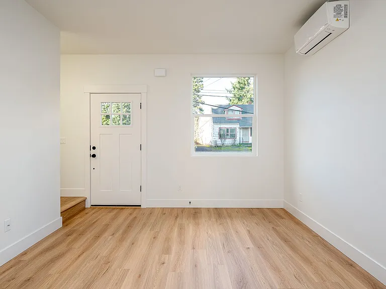 12094 SE Market St — Photo 14