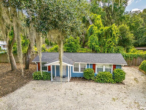 3rd image of 116 Burnett Rd #A-b