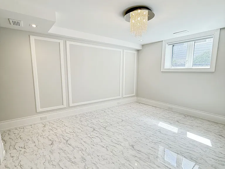 172 Maplehurst Ave — Photo 4