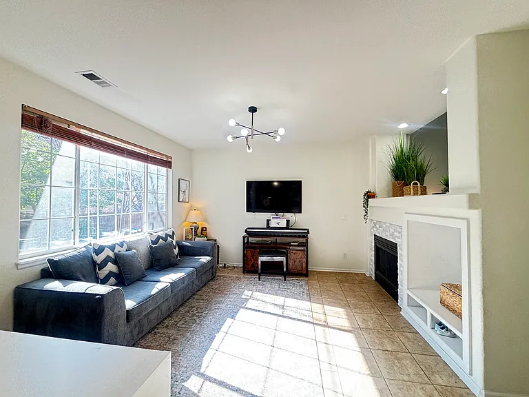 7425 S Norfolk St — Photo 4
