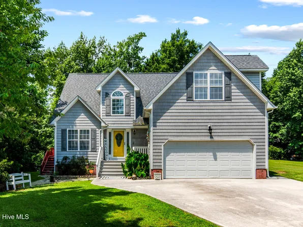 902 Charleston Place, Sneads Ferry, NC 28460