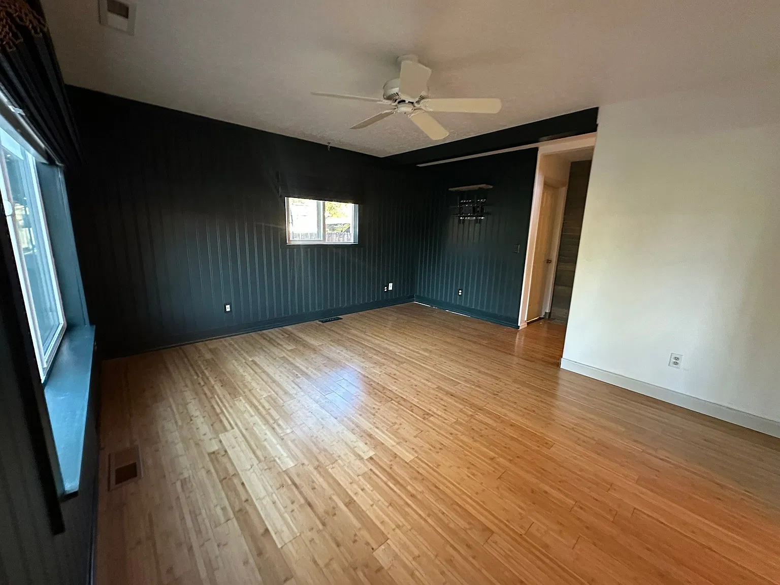 Cozy 2 Bed 1 Bath Home in Cornelius - $2395/mo - Available 11/1 — Photo 3
