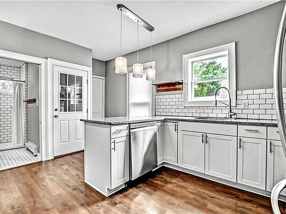 4th image of 47 Abbottsford Pl #2