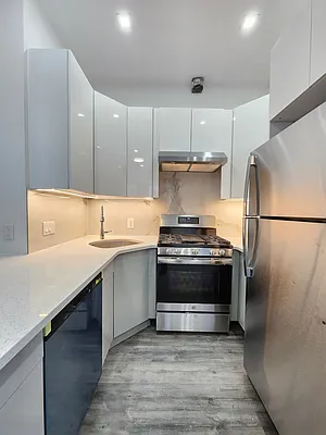 Rented by Astoria Realty | media 15