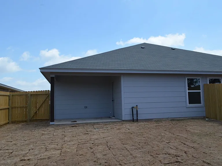 1826 Castroville Tr — Photo 17