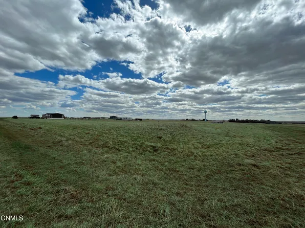 2266 Pony Express Dr, Mandan, ND 58554