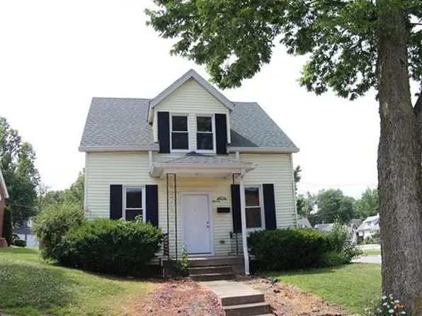 1100 12th St, Highland, IL 62249