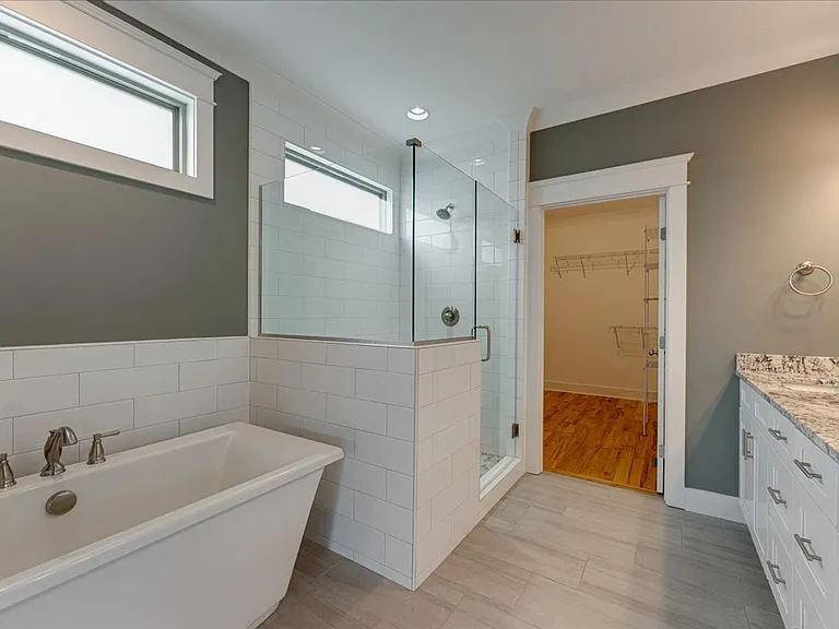 2318 Large Oak Dr — Photo 18